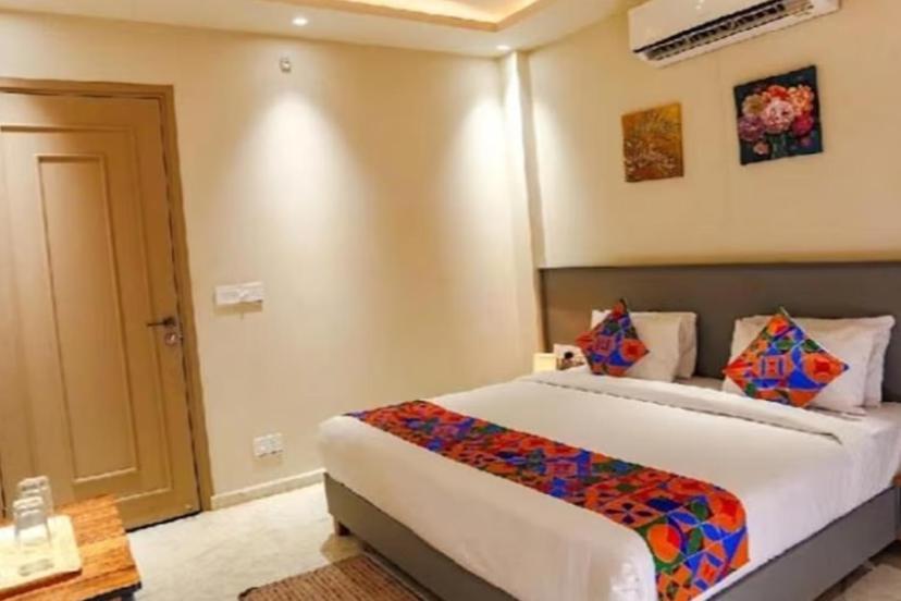 Hotel Global Corporate Noida Exterior foto